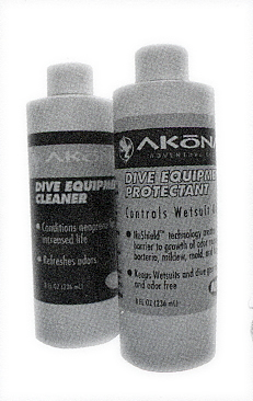 Dive equipment cleaner